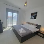 Sveto's House نيكيتي